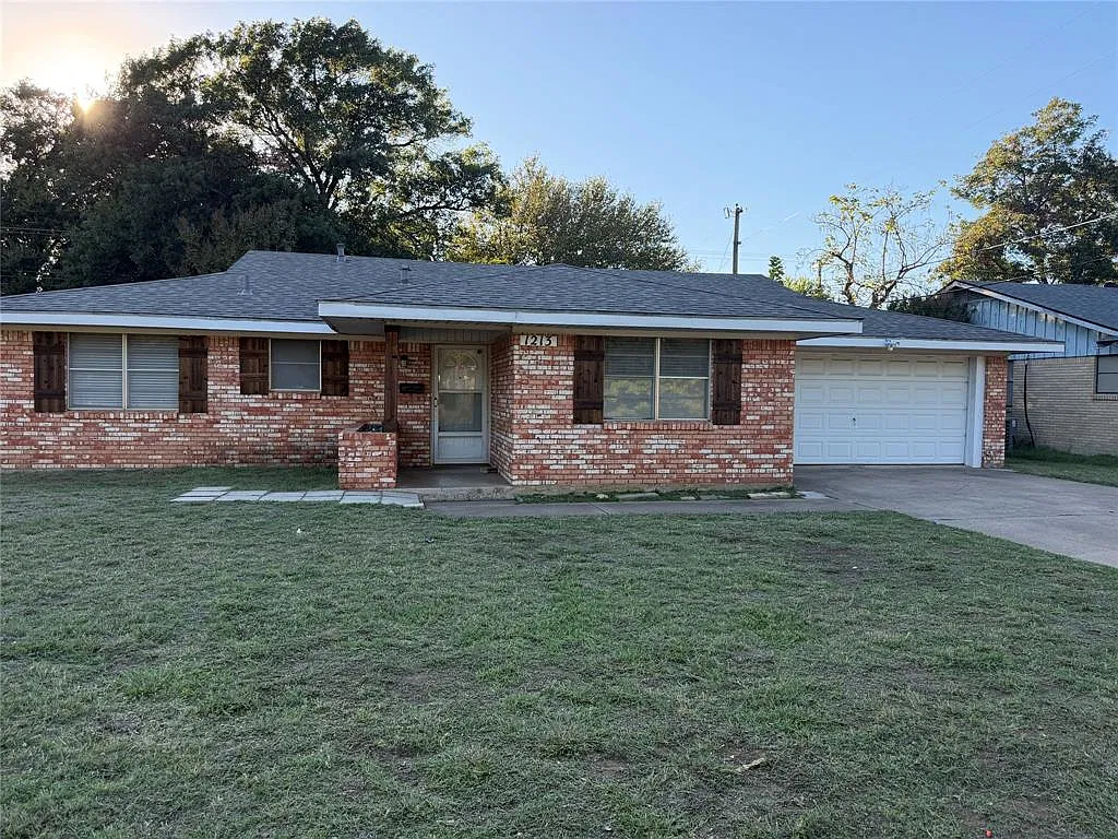4 bed, 1453 sqft, $2,200 — Photo 1