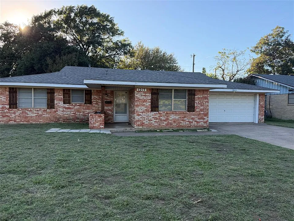 1213 Mary Dr