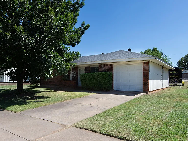 4724 Cape Cod Dr — Photo 2