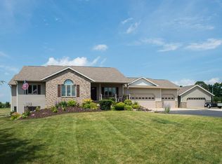 W2934 Sand Crane Dr, Belleville, WI 53508