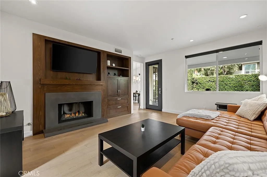 3 bed, 2.5 bath, 1720 sqft, $7,500 — Photo 4