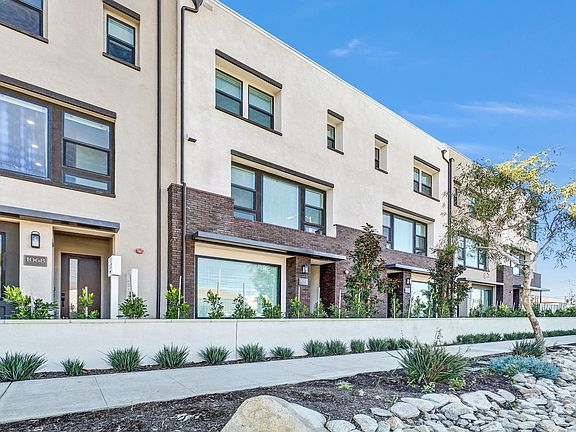 2nd image of 1072 Foothill Blvd