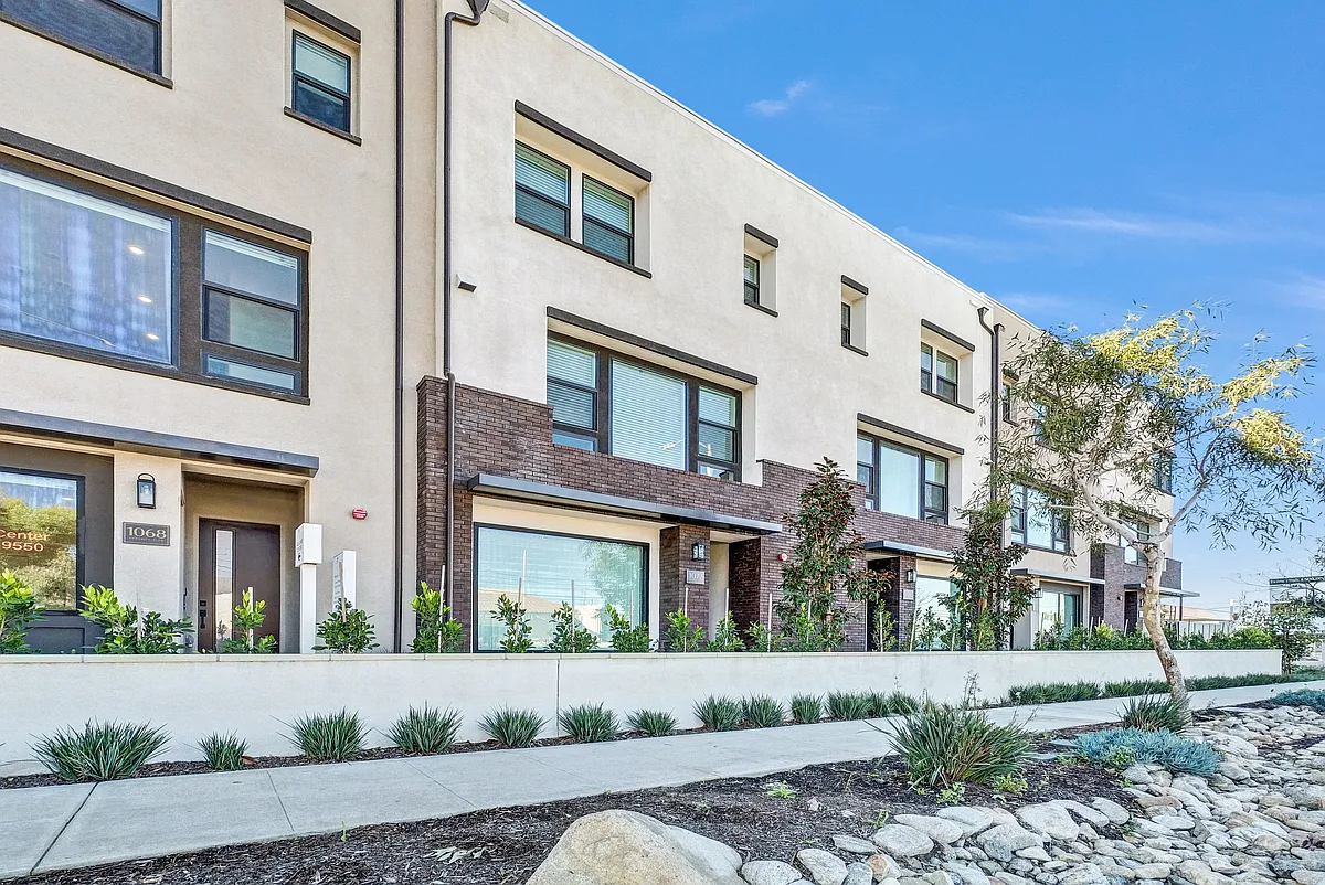 Building Photo - 1072 Foothill Blvd
