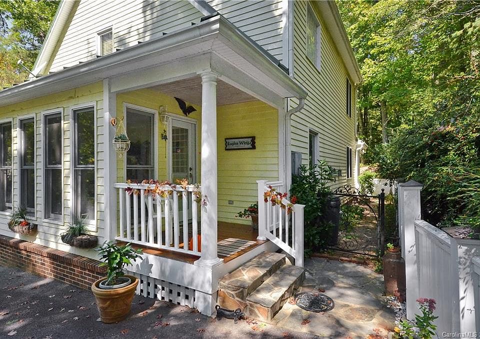 1st image of 290 Sleepy Hollow Dr