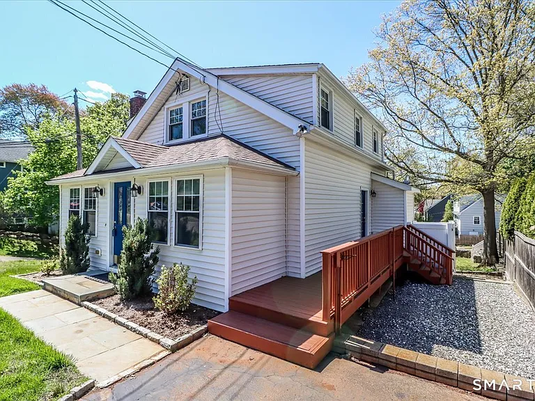 25 Maplewood Ave — Photo 3