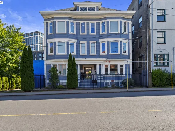 1714 NW Couch St APT 1, Portland, OR 97209