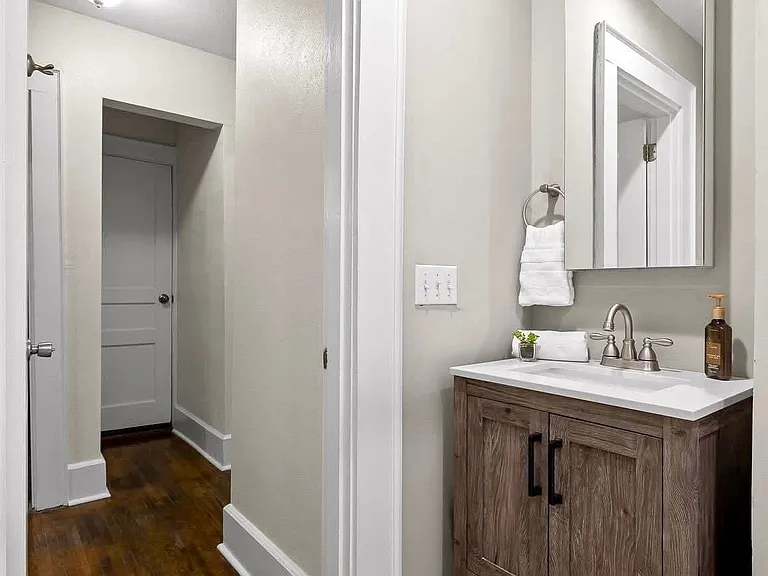 408 Broughton St — Photo 15