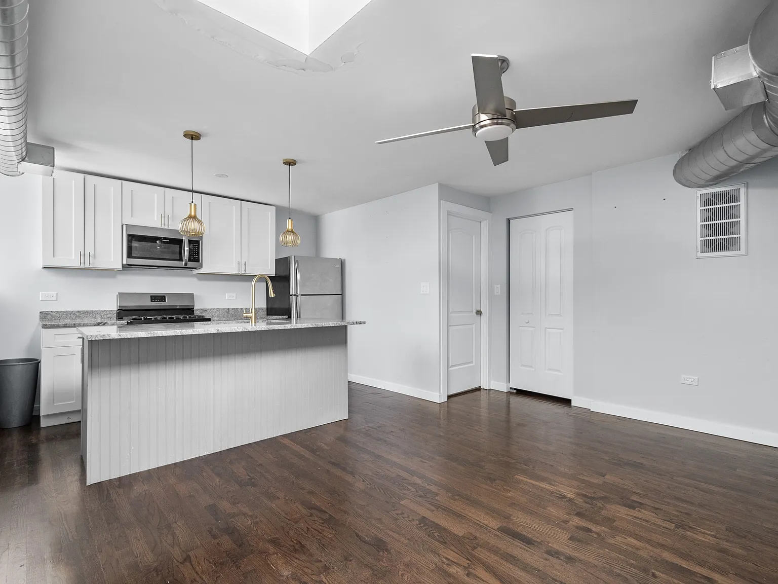 2945 W Peterson Ave - Residential - 204 — Photo 2
