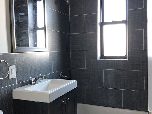 5th image of 28-08 35th St #5