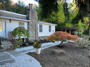 25 Seneca Trl, Oak Ridge, NJ 07438