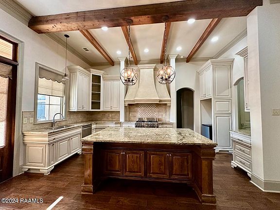 4th image of 101 Amber Pond Ln