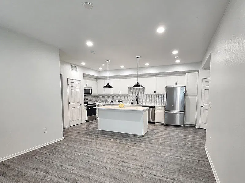 Placita Luxe Residences — Photo 3