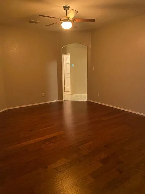 4 bed, 2250 sqft, $2,500 — Photo 3