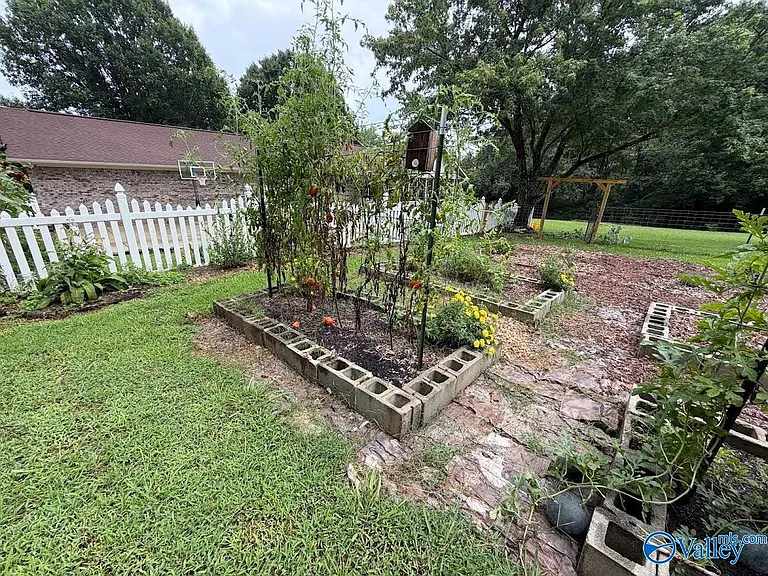 102 Huntington Ridge Rd — Photo 22