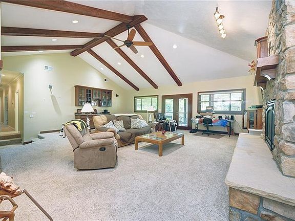 4th image of 957 Delfield Dr