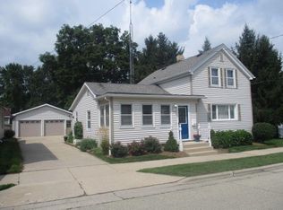 906 N 2nd St, Watertown, WI 53098