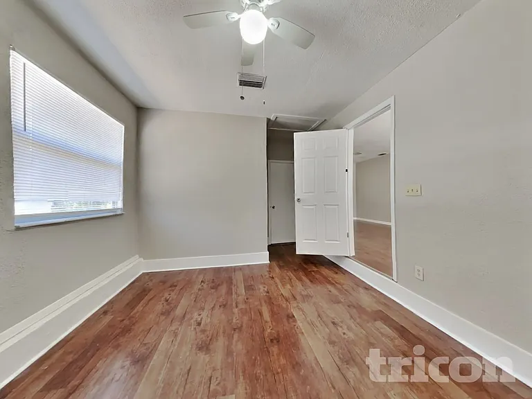 1604 Clark St — Photo 7