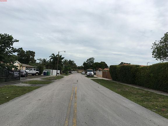 5th image of 18005 NW 44th Ct
