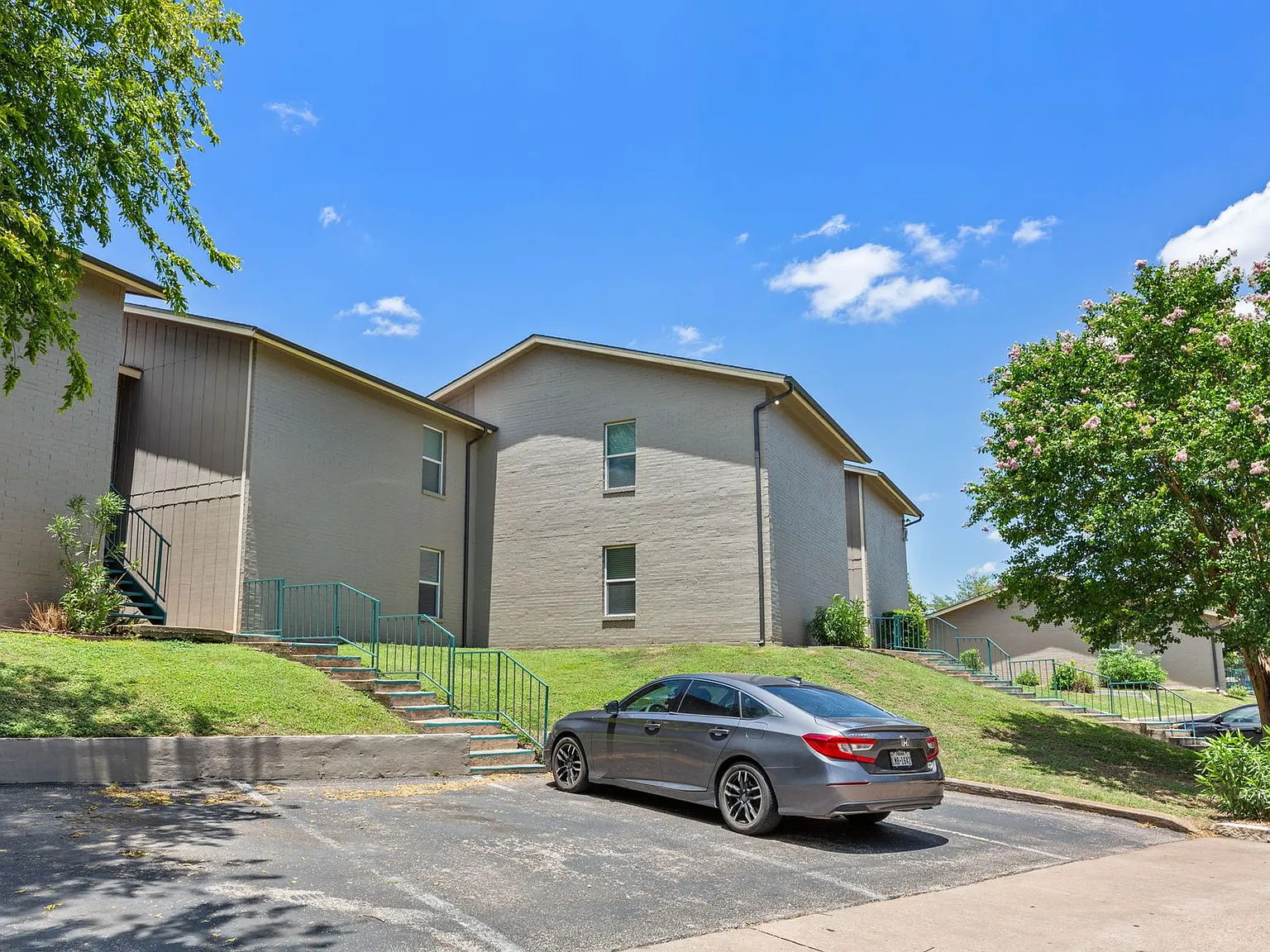 City Scene Apartments — Photo 4