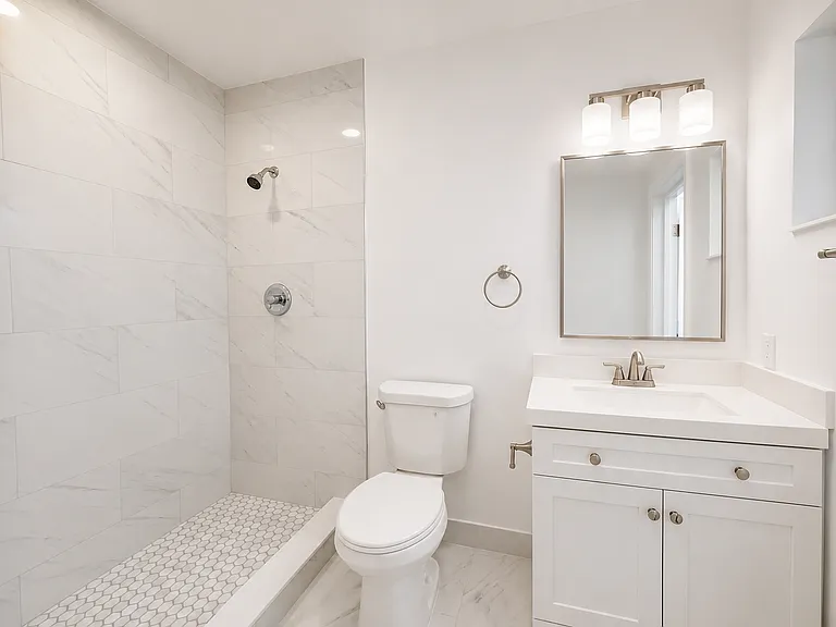 Santa Monica Apartments — Photo 13
