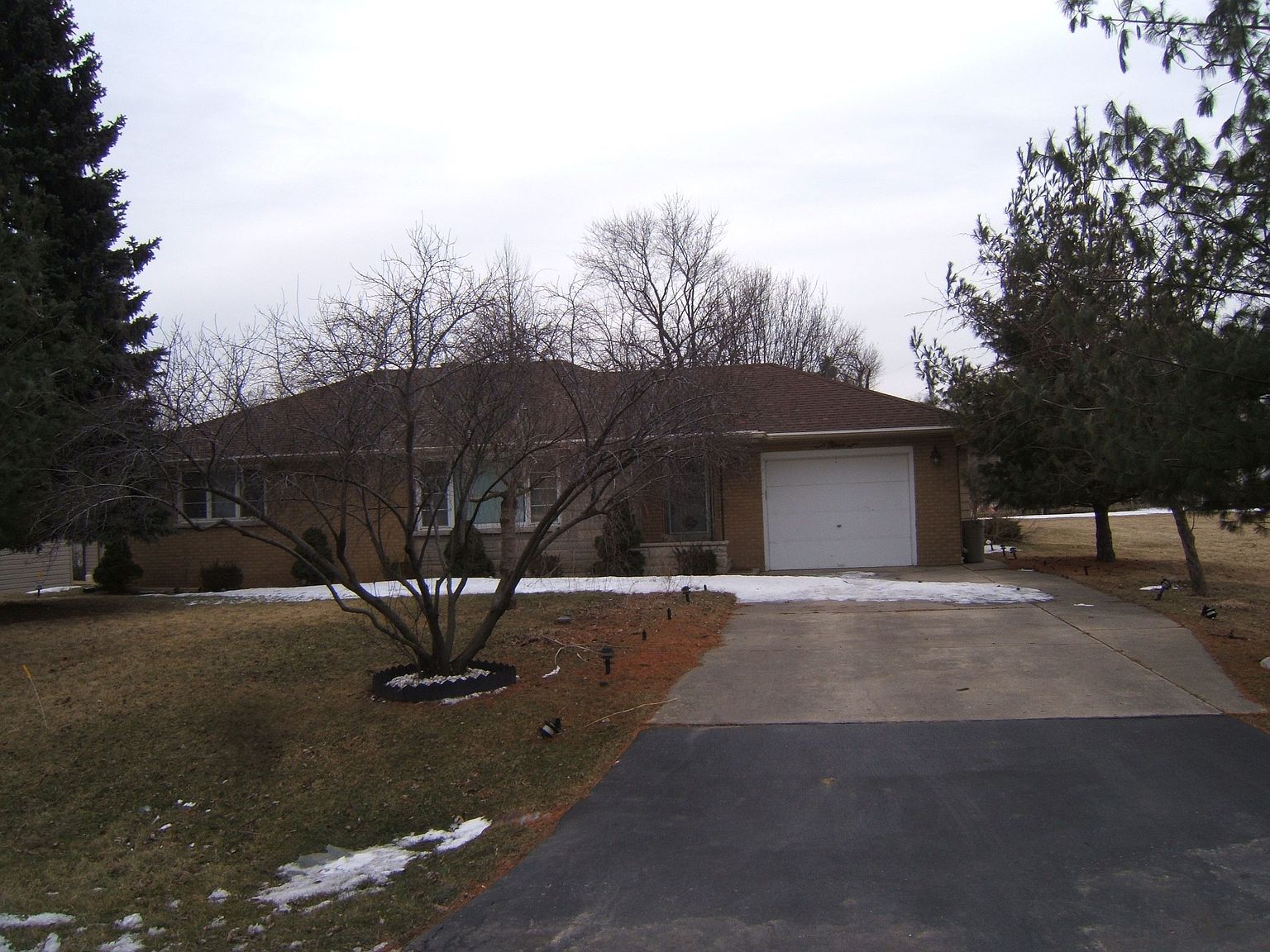 Mikan.④ 9359 S Michigan Ave, Chicago, IL 60619 | Zillow