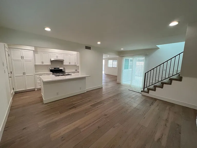 1164 Shelburn Ln — Photo 3