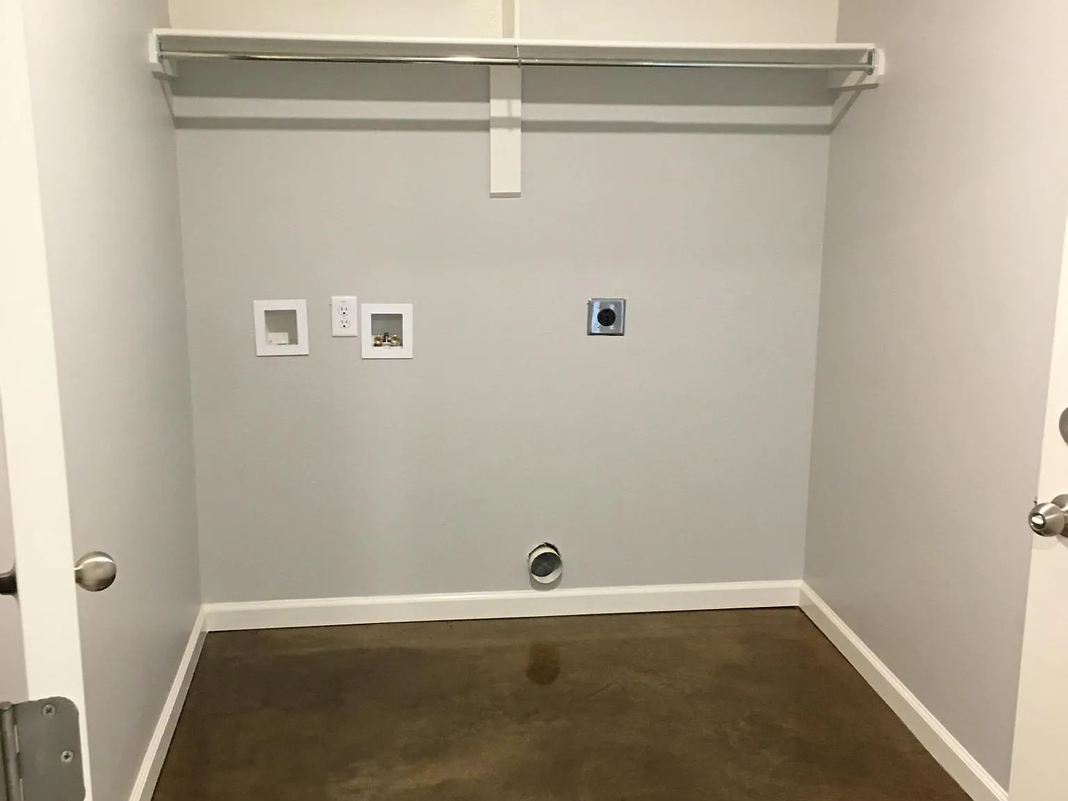 4 bed, 1727 sqft, $1,600 — Photo 2