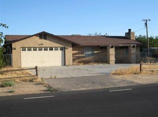 21063 Pah Ute Rd, Apple Valley, CA 92308
