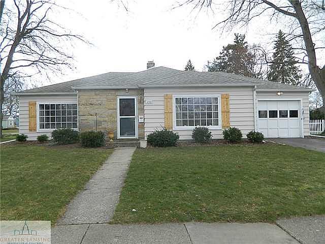 1st image of 830 E Beech St