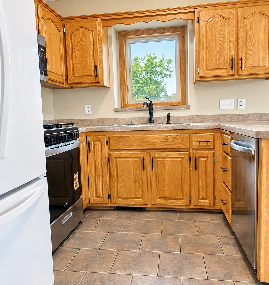 4 bed, 1800 sqft, $3,200 — Photo 3