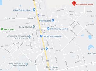 635 Andrews St, Sealy, TX 77474