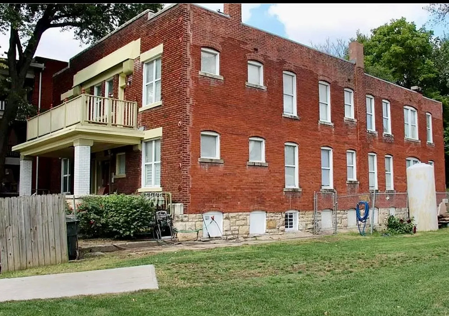 1 Bedroom 1 Bath Apartment For Rent! — Photo 4