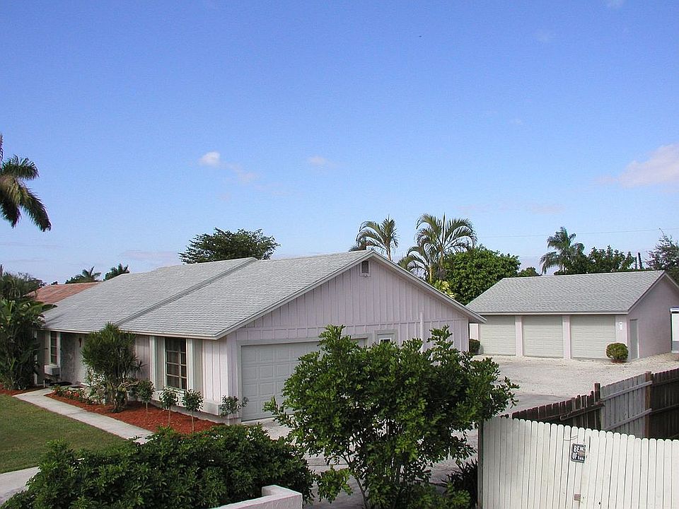 House w/detached garage