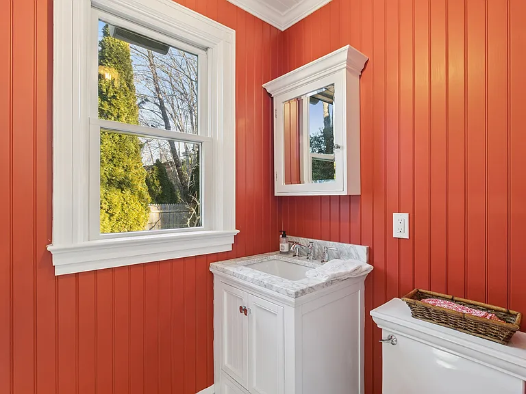 106 Meeting House Ln — Photo 19
