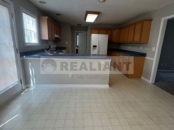 4th image of 2108 Heath Land Pl