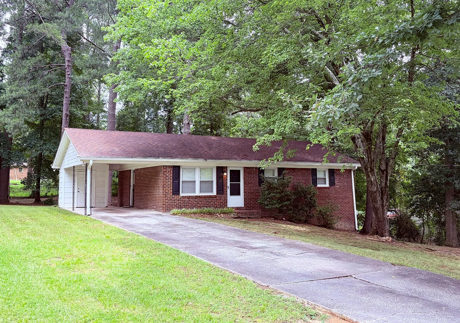 Lithia Springs 3 Bed-1 Bath Stepless Ranch, Private Lot, Carport — Photo 1