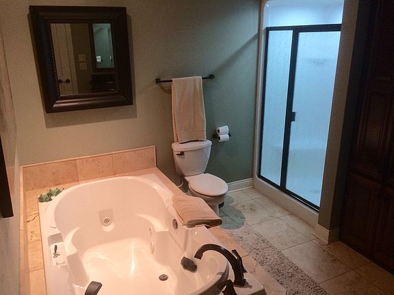 5th image of 1388 Lake Dr