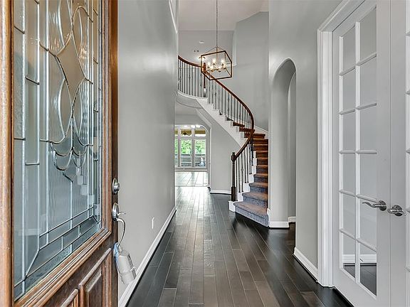 4th image of 134 Hearthshire Cir