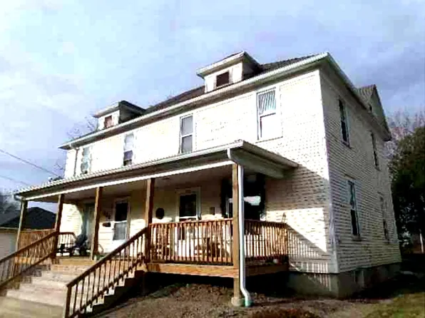 222 W Avon St, Freeport, IL 61032