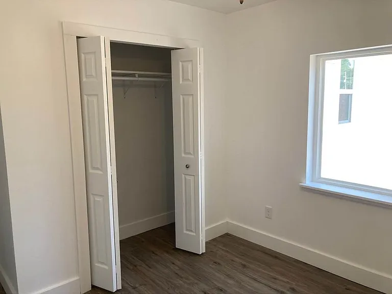 104 E Maple St #5 — Photo 9