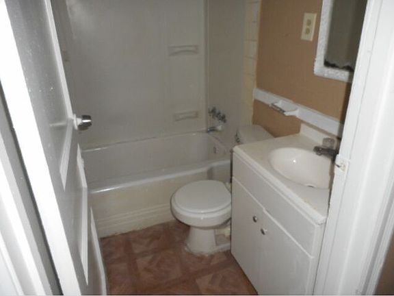 2nd image of 991 Prescott Blvd