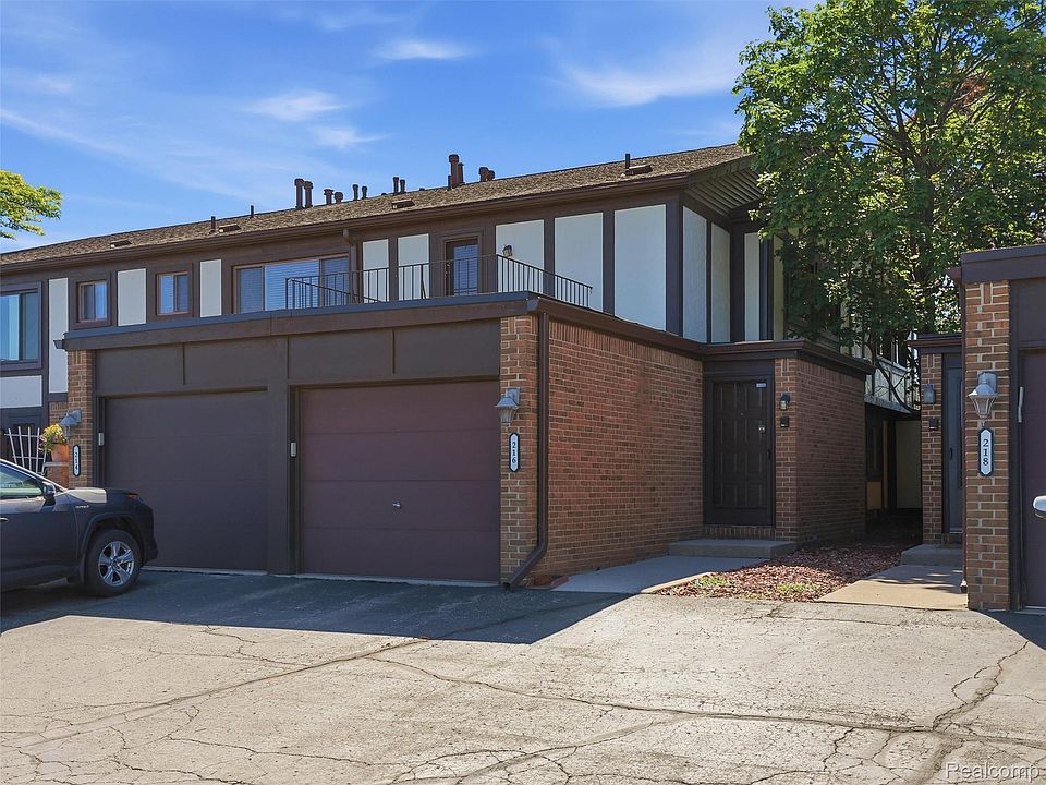 1st image of 216 Country Club Dr