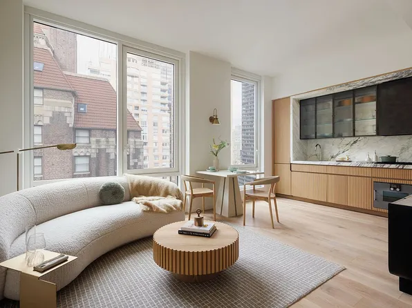 135 E 47th St #24A, New York, NY 10017