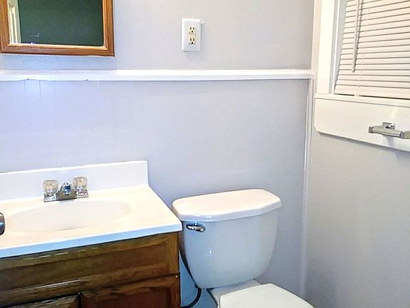 2nd image of 3033 Cromwell Ave