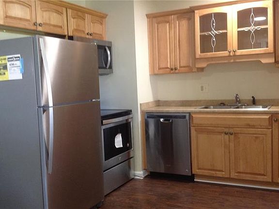 4th image of 2877 Glenbrook Dr