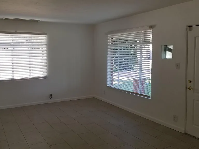 2132 E Mulberry Dr — Photo 11