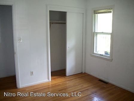 4th image of 11813 Fremont Ave