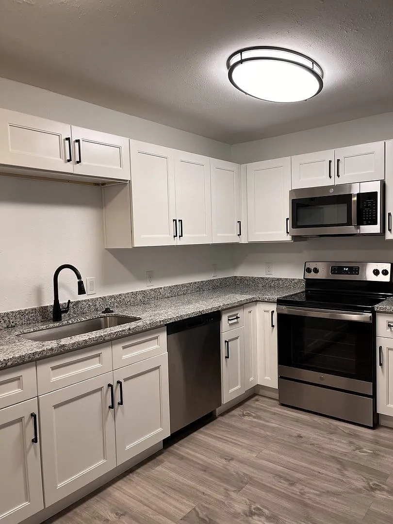 Dream Montrose - 1507 California Street — Photo 1