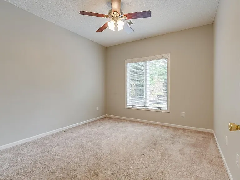 176 S Austin Springs Rd — Photo 15