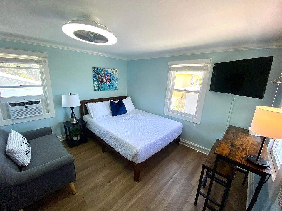 1st image of 216 S M St #5